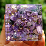 Pyramide Orgonite péridot/Charoite Reiki 60mm faite main