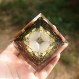 Pyramide Orgonite Quartz Rose Reiki 60mm faite main